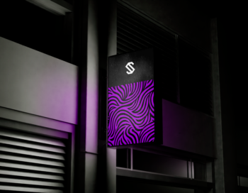 Apresente seus projetos de identidade visual ou logotipo com nosso Mockup de Placa Luminoso, perfeito para exibir sua arte de forma sofisticada e iluminada.